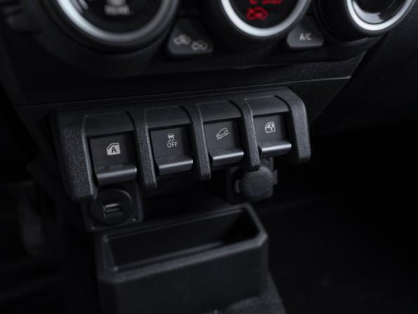 Suzuki Jimny IV с пробегом 2025 года, цена 3 950 000 рублей, 12 км, внедорожник, Автокод Объявления