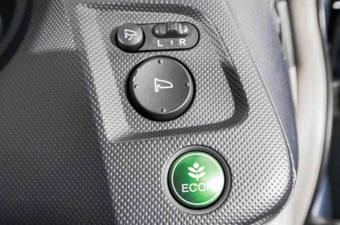 Honda Insight II с пробегом 2009 года, цена 779 000 рублей, 205000 км, хэтчбек, Автокод Объявления