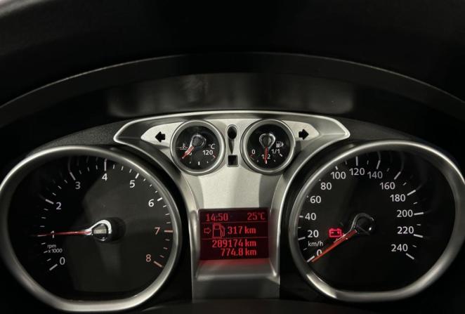 Ford Focus II Рестайлинг с пробегом 2010 года, цена 300 000 рублей, 289174 км, седан, Автокод Объявления