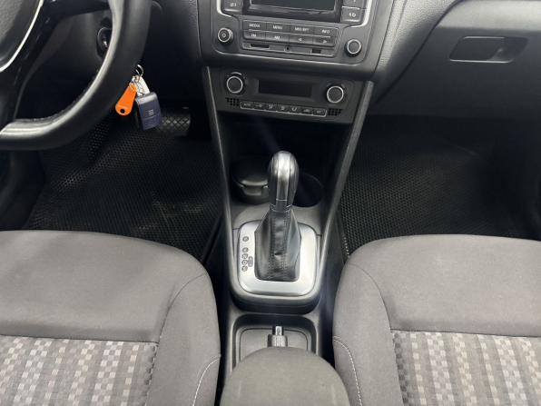 Volkswagen Polo V Рестайлинг с пробегом 2015 года, цена 1 290 000 рублей, 111031 км, седан, Автокод Объявления