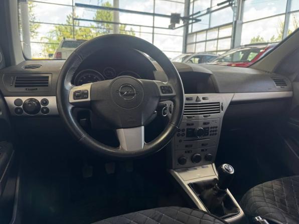 Opel Astra H Рестайлинг с пробегом 2011 года, цена 649 900 рублей, 172000 км, седан, Автокод Объявления