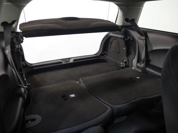 Mini Hatch III (F55/F56) Рестайлинг с пробегом 2018 года, цена 2 129 000 рублей, 60000 км, хэтчбек, Автокод Объявления