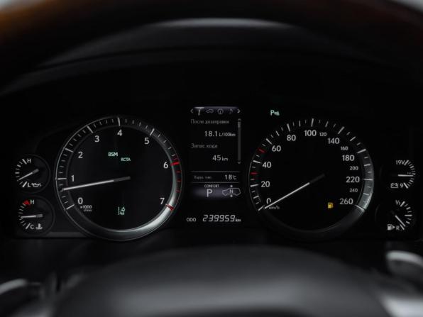 Lexus LX III Рестайлинг 2 с пробегом 2016 года, цена 6 499 000 рублей, 239708 км, внедорожник, Автокод Объявления