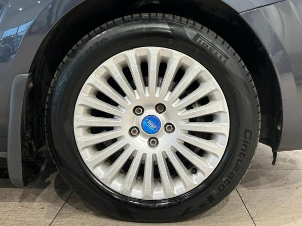 Ford Focus II Рестайлинг с пробегом 2011 года, цена 419 000 рублей, 308411 км, хэтчбек, Автокод Объявления