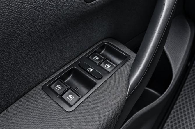 Volkswagen Polo V с пробегом 2014 года, цена 879 000 рублей, 266170 км, седан, Автокод Объявления