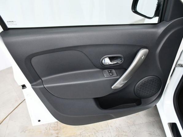 Renault Logan II Рестайлинг с пробегом 2020 года, цена 927 000 рублей, 108912 км, седан, Автокод Объявления