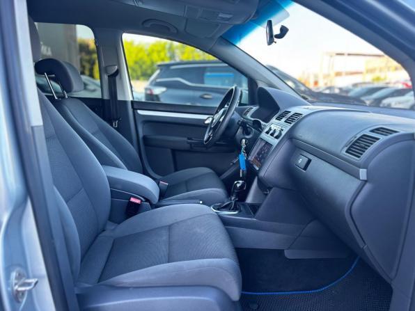 Volkswagen Touran I Рестайлинг 2 с пробегом 2011 года, цена 1 050 000 рублей, 189427 км, компактвэн, Автокод Объявления