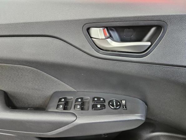 Hyundai Solaris II с пробегом 2019 года, цена 1 320 000 рублей, 103217 км, седан, Автокод Объявления