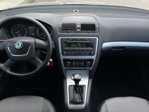 Skoda Octavia II (A5) Рестайлинг с пробегом 2011 года, цена 720 000 рублей, 147487 км, лифтбек, Автокод Объявления
