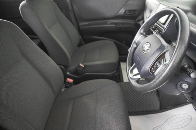 Toyota Sienta II Рестайлинг с пробегом 2021 года, цена 1 349 000 рублей, 178000 км, компактвэн, Автокод Объявления