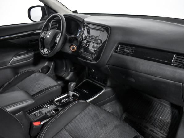 Mitsubishi Outlander III Рестайлинг 3 с пробегом 2019 года, цена 1 980 000 рублей, 102000 км, внедорожник, Автокод Объявления