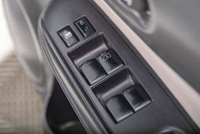 Nissan Note II Рестайлинг с пробегом 2017 года, цена 999 000 рублей, 250000 км, хэтчбек, Автокод Объявления