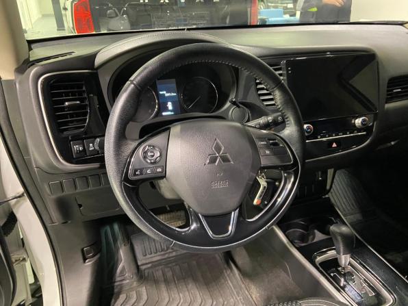 Mitsubishi Outlander III Рестайлинг 3 с пробегом 2022 года, цена 2 700 000 рублей, 68050 км, внедорожник, Автокод Объявления