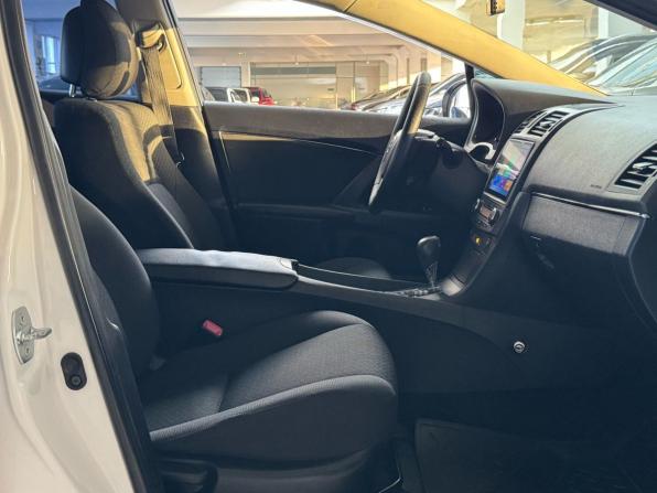 Toyota Avensis III с пробегом 2010 года, цена 1 030 000 рублей, 204550 км, седан, Автокод Объявления