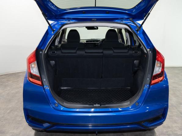 Honda Fit III Рестайлинг с пробегом 2019 года, цена 1 195 000 рублей, 115840 км, хэтчбек, Автокод Объявления