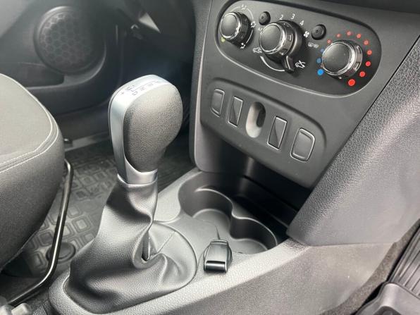 Renault Sandero II Рестайлинг с пробегом 2021 года, цена 1 379 000 рублей, 40011 км, хэтчбек, Автокод Объявления