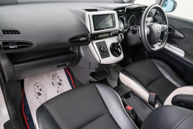 Toyota Wish II Рестайлинг с пробегом 2016 года, цена 1 749 000 рублей, 114300 км, минивэн, Автокод Объявления