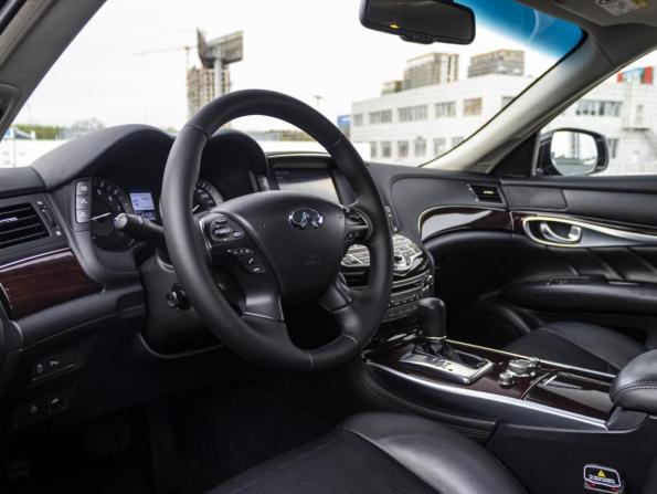 Infiniti Q70 I Рестайлинг с пробегом 2015 года, цена 1 799 000 рублей, 251634 км, седан, Автокод Объявления
