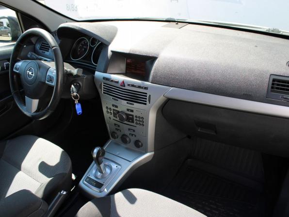 Opel Astra H Рестайлинг с пробегом 2010 года, цена 399 000 рублей, 242090 км, седан, Автокод Объявления
