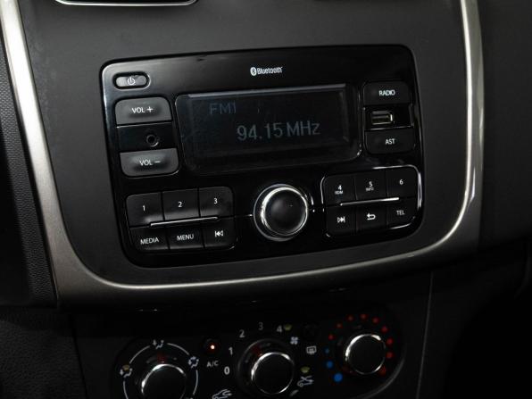 Renault Logan II Рестайлинг с пробегом 2019 года, цена 998 000 рублей, 98000 км, седан, Автокод Объявления