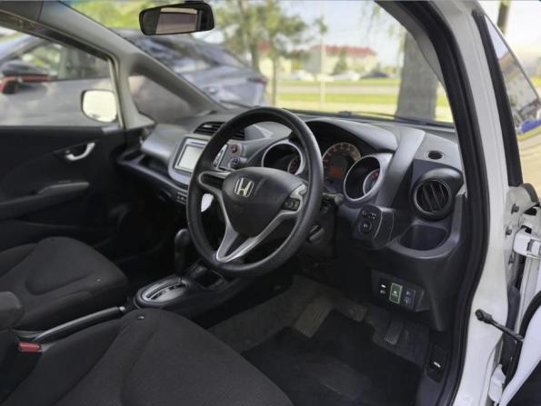 Honda Fit II с пробегом 2012 года, цена 980 000 рублей, 196800 км, хэтчбек, Автокод Объявления