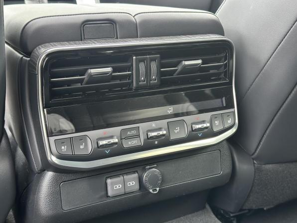Toyota Land Cruiser 300 Series с пробегом 2026 года, цена 15 600 000 рублей, 16 км, внедорожник, Автокод Объявления