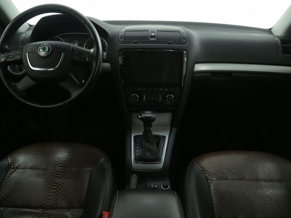 Skoda Octavia II (A5) Рестайлинг с пробегом 2010 года, цена 676 000 рублей, 211000 км, лифтбек, Автокод Объявления