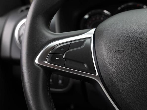 Renault Sandero II Рестайлинг с пробегом 2020 года, цена 1 322 500 рублей, 49725 км, хэтчбек, Автокод Объявления