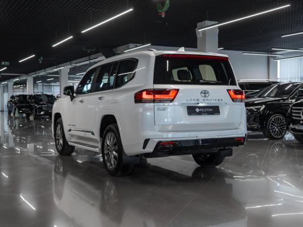 Toyota Land Cruiser 300 Series с пробегом 2024 года, цена 14 200 000 рублей, 22 км, внедорожник, Автокод Объявления