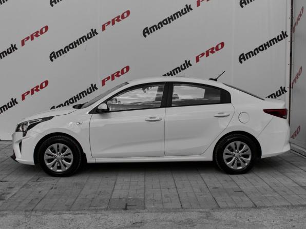Kia Rio IV Рестайлинг с пробегом 2021 года, цена 1 615 000 рублей, 77531 км, седан, Автокод Объявления