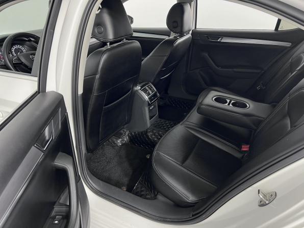 Skoda Superb III Рестайлинг с пробегом 2019 года, цена 2 240 000 рублей, 55567 км, лифтбек, Автокод Объявления