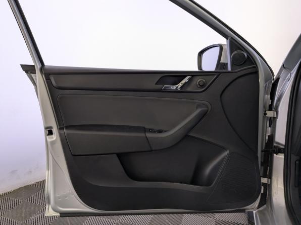 Skoda Rapid I с пробегом 2015 года, цена 1 040 000 рублей, 126466 км, лифтбек, Автокод Объявления