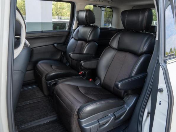 Nissan Elgrand III (E52) Рестайлинг с пробегом 2018 года, цена 2 900 000 рублей, 164684 км, минивэн, Автокод Объявления