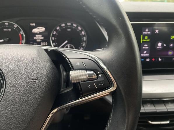 Skoda Octavia IV (A8) с пробегом 2021 года, цена 2 099 000 рублей, 75173 км, лифтбек, Автокод Объявления