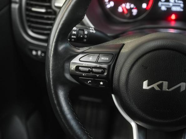 Kia Rio IV Рестайлинг с пробегом 2021 года, цена 2 099 000 рублей, 19692 км, хэтчбек, Автокод Объявления
