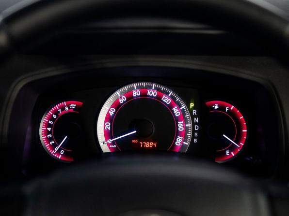 Toyota ISis I Рестайлинг с пробегом 2013 года, цена 1 350 000 рублей, 77884 км, компактвэн, Автокод Объявления