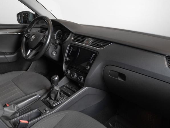 Skoda Octavia III (A7) Рестайлинг с пробегом 2017 года, цена 2 185 987 рублей, 156849 км, лифтбек, Автокод Объявления