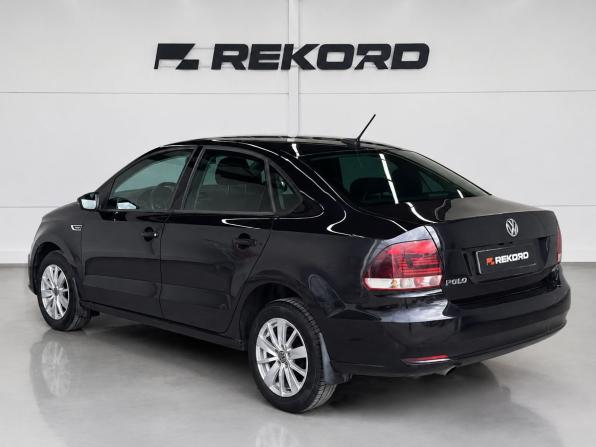 Volkswagen Polo V Рестайлинг с пробегом 2018 года, цена 1 329 000 рублей, 112000 км, седан, Автокод Объявления