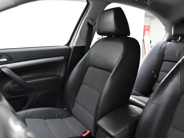 Skoda Octavia II (A5) Рестайлинг с пробегом 2013 года, цена 645 000 рублей, 135452 км, лифтбек, Автокод Объявления
