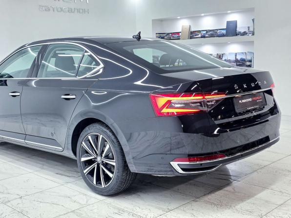 Skoda Superb III Рестайлинг с пробегом 2024 года, цена 3 250 000 рублей, 125 км, лифтбек, Автокод Объявления