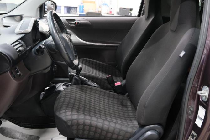 Toyota iQ с пробегом 2009 года, цена 849 000 рублей, 125000 км, хэтчбек, Автокод Объявления