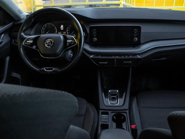Skoda Octavia IV (A8) с пробегом 2021 года, цена 1 299 999 рублей, 267025 км, лифтбек, Автокод Объявления