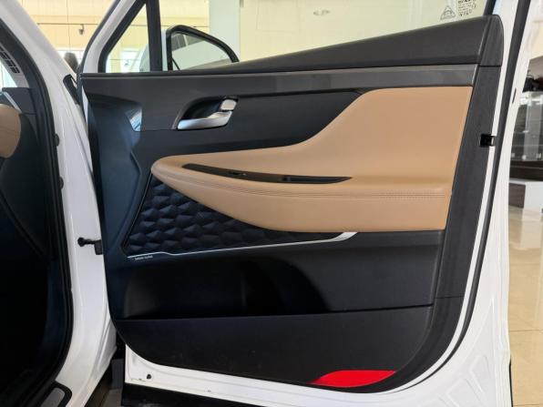 Hyundai Santa Fe IV Рестайлинг с пробегом 2022 года, цена 3 900 000 рублей, 50579 км, внедорожник, Автокод Объявления