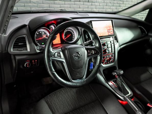 Opel Astra J Рестайлинг с пробегом 2014 года, цена 875 000 рублей, 201341 км, седан, Автокод Объявления