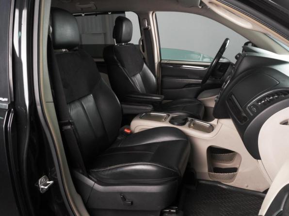 Chrysler Voyager V Рестайлинг с пробегом 2014 года, цена 1 885 000 рублей, 225167 км, минивэн, Автокод Объявления
