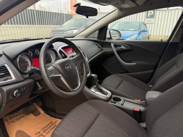 Opel Astra J Рестайлинг с пробегом 2014 года, цена 775 000 рублей, 198621 км, седан, Автокод Объявления