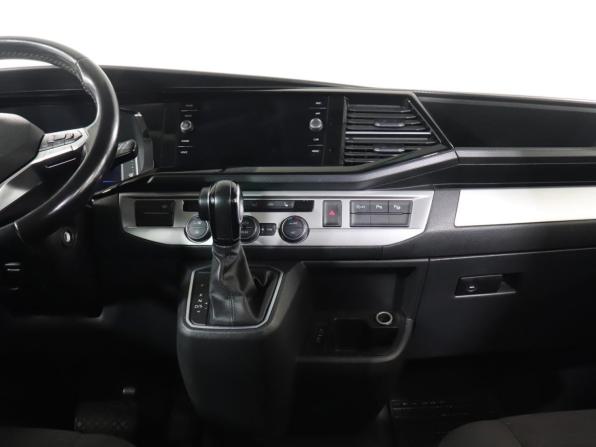 Volkswagen Multivan T6 Рестайлинг с пробегом 2020 года, цена 4 699 000 рублей, 123000 км, минивэн, Автокод Объявления