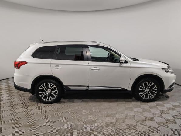 Mitsubishi Outlander III Рестайлинг 2 с пробегом 2015 года, цена 1 729 000 рублей, 174935 км, внедорожник, Автокод Объявления
