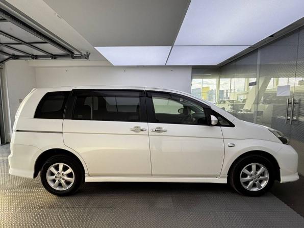 Toyota ISis I Рестайлинг с пробегом 2016 года, цена 1 630 000 рублей, 145800 км, компактвэн, Автокод Объявления