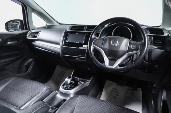 Honda Fit III Рестайлинг с пробегом 2016 года, цена 1 049 000 рублей, 91000 км, хэтчбек, Автокод Объявления
